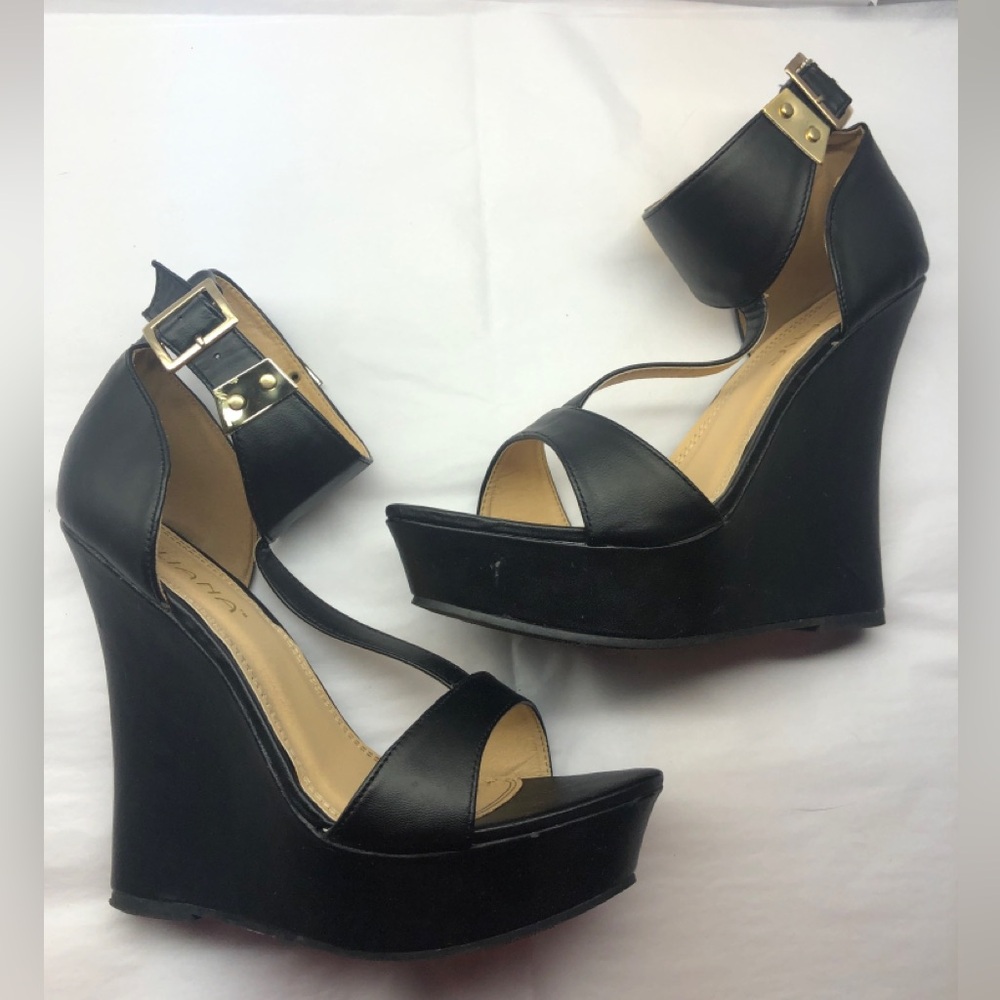 Liliana wedge heels black and gold size 10 with box